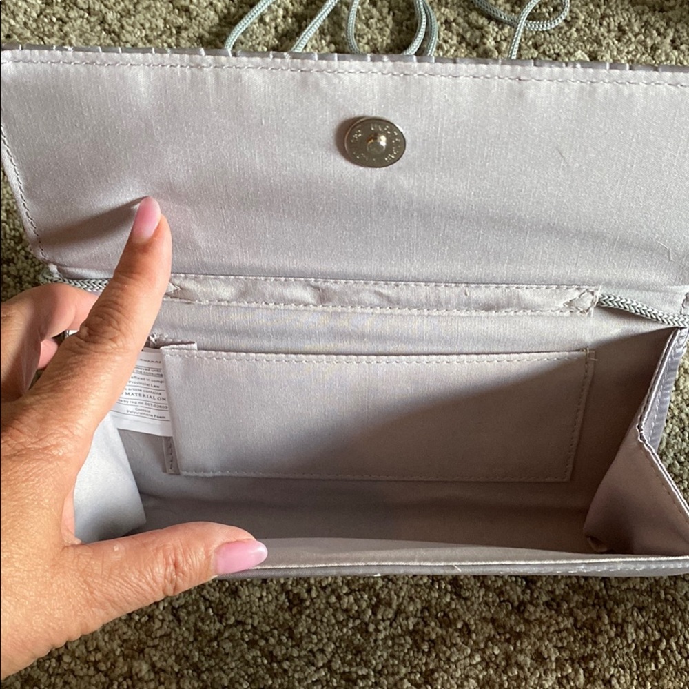 Elegant Silver Evening Clutch - Picture 5 of 6